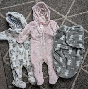 Bundle Baby Girls Fleece Footed‎ Pajamas And Swaddle
